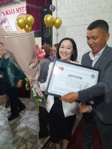 Прошел районный конкурс за звание "учителя года" , участвовала Дуйшомамбет кызы Назира и принесла нашей школе почётное второе место.