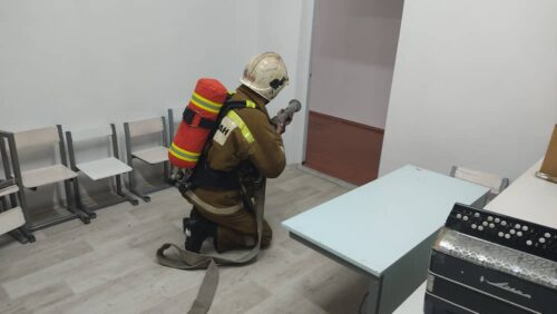 В школе пожарная служба района провела тренировочные занятия.