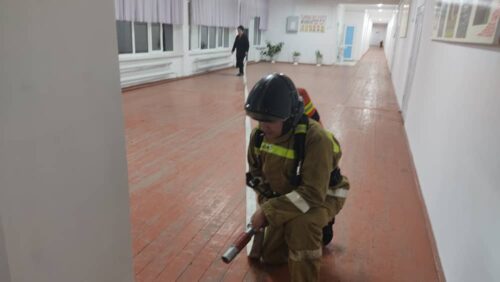 В школе пожарная служба района провела тренировочные занятия.